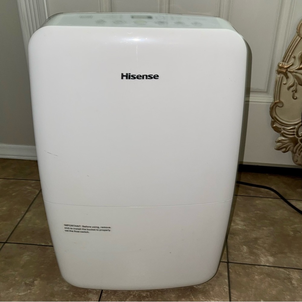 Hisense air humidifier!! Like BRAND NEW!! ONLY USED FEW TIMES!!
